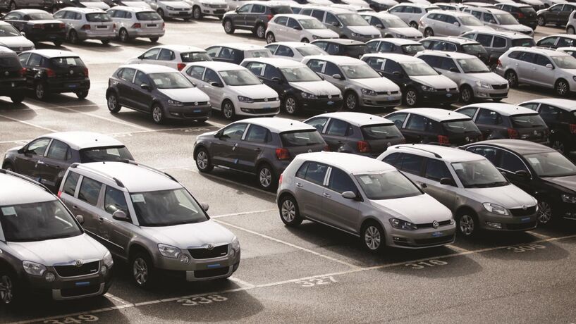 Mercado automóvel cai 10% em Setembro com novos testes de emissões