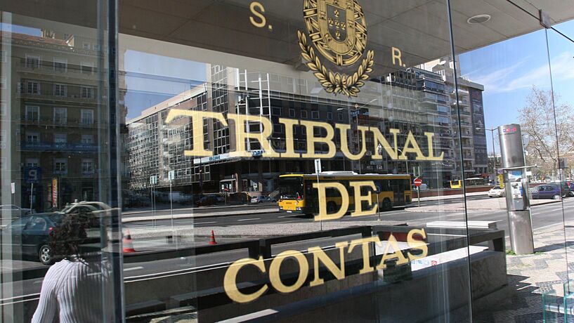 Três episódios de discórdia entre o tribunal e os poderes executivos 