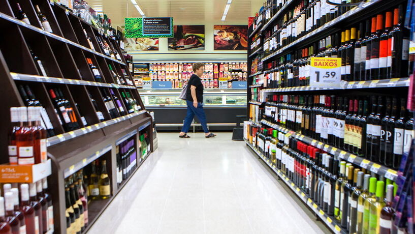 Retalho acelera em Agosto mas emprego e remunerações abrandam