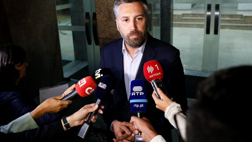 Governo diz que se acordo para regular cargas e descargas "não funcionar, a política vai intervir"