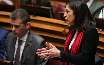 Novo apoio social alargado também chega a ex-estagiários