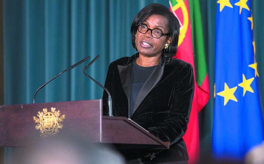 Francisca Van Dunem decidiu não prorrogar mais o prazo para se iniciarem as consultas obrigatórias ao RCBE.