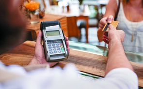 Pagar 50 euros sem contacto obriga a atualizar chip do cartão