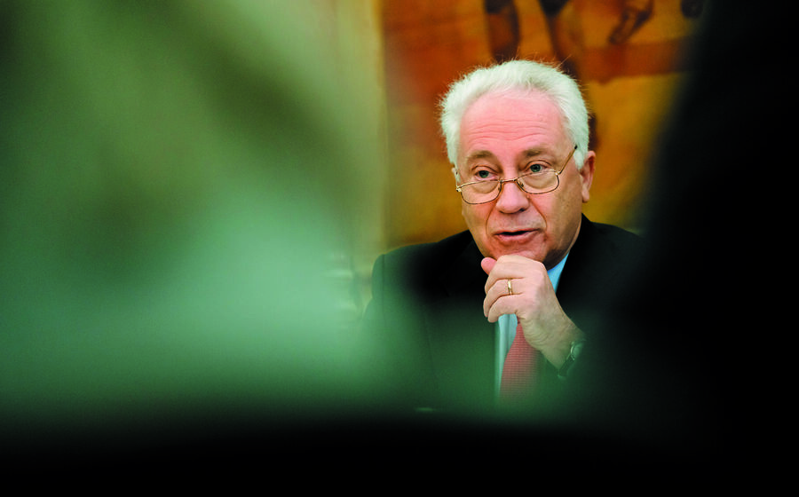 O Banco de Portugal, liderado por Carlos Costa, tem alertado para a menor restritividade no crédito pessoal.