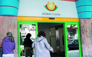 Segurança Social nega apoios a recibos verdes com base em condição que não existe na lei