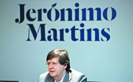 Jerónimo Martins em máximos após JB Capital aumentar recomendação. Roménia volta à baila