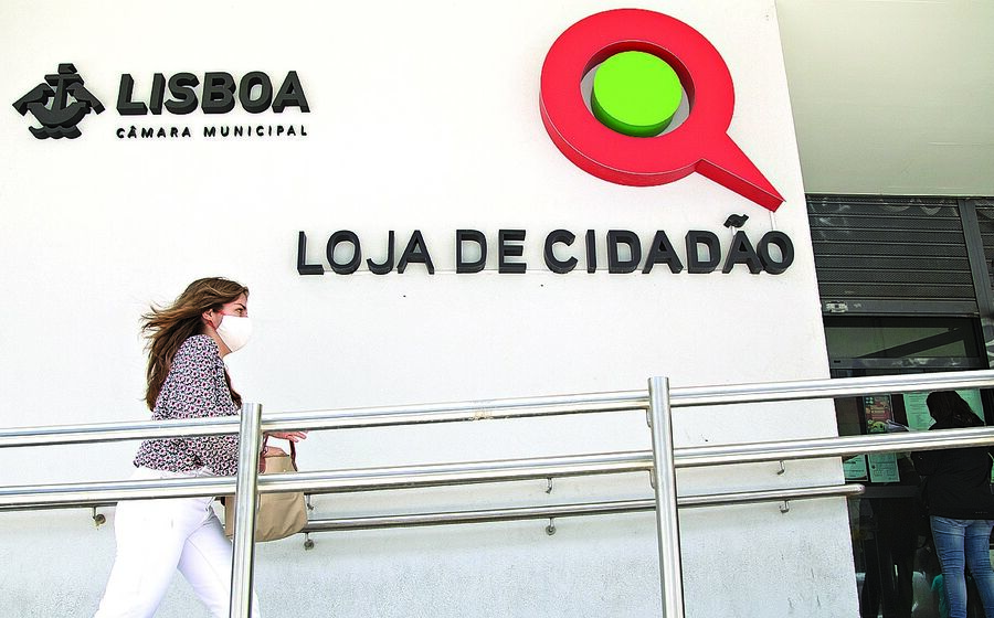 O atendimento nas lojas de cidadão funciona apenas por marcação, feita online no site do IRN.