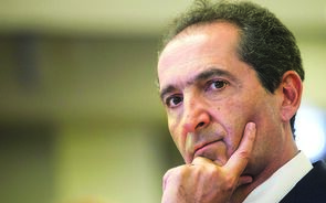 Bilionários aceleram retirada de empresas da bolsa