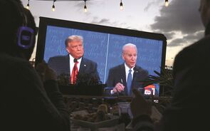Eleitores preferem Biden para lidar com pandemia e dividem-se sobre economia