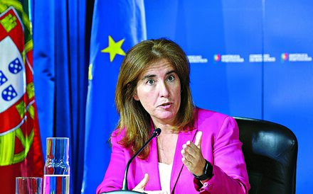 Empresas que reforcem lay-off não podem fechar portas