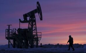 WTI e Brent com valorizações acima de 4% com guerra na Ucrânia e tensão no Médio Oriente