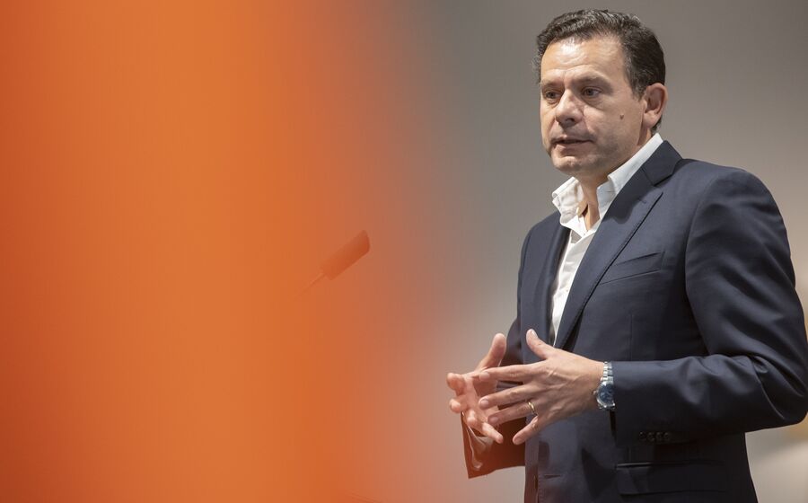 Luís Montenegro tomou posse como líder do PSD no início de julho. Intenções de voto subiram 3 pontos.