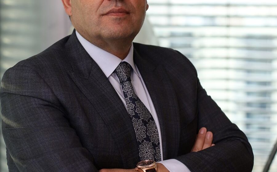 Suat Çalbiyik lidera uma das áreas de negócio do fundo Oyak, que atua em setores como o automóvel, papel, finanças energia e outros.