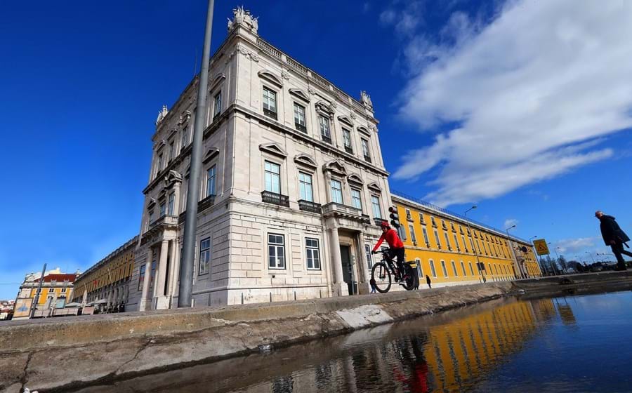 Finanças confirmam que só a reabilitação de edifícios em áreas de reabilitação urbana manterá benefício fiscal de IVA a 6%.